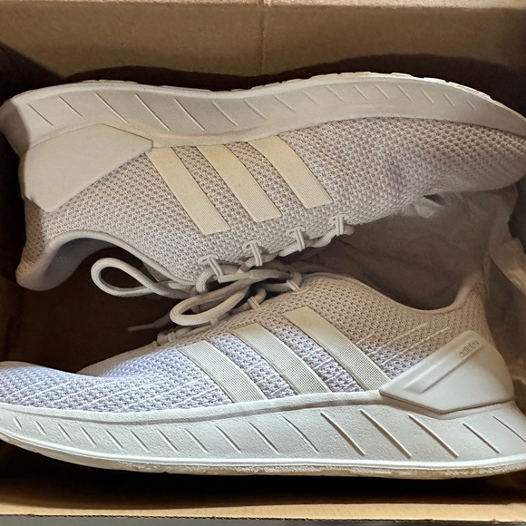 Men's Adidas shoes barely worn - Picture 1 of 1